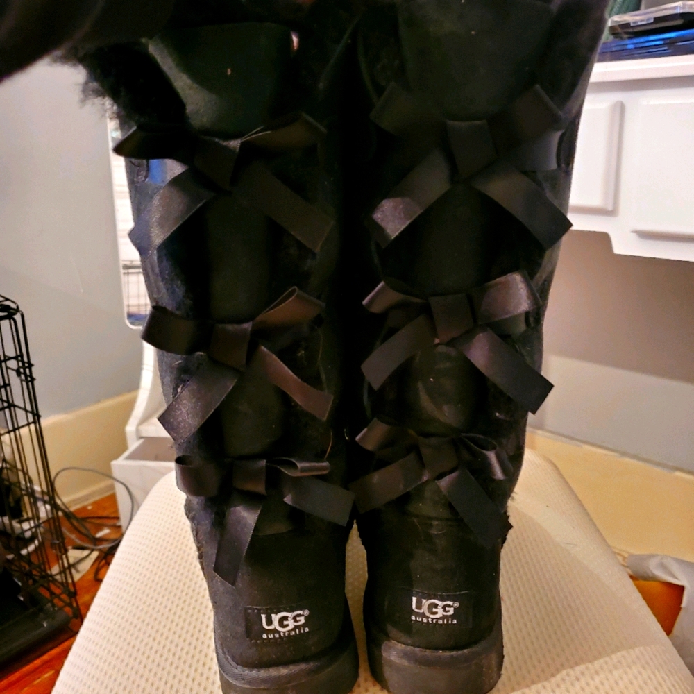 Ugg Bailey Bows size 8 womens